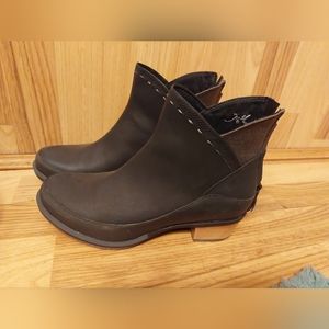 Chaco Cataluna Mid Womens Size 6.5 Waterproof  Leather Boots Black. New